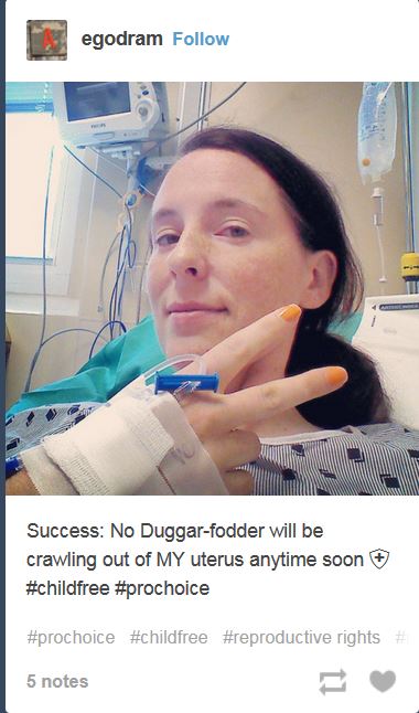 egodram posted on social media a picture of herself in a medical office doing the peace sign. The caption reads: "Success: No Duggar-fodder will be crawling out of MY uterus anytime soon. #childfree #prochoice"